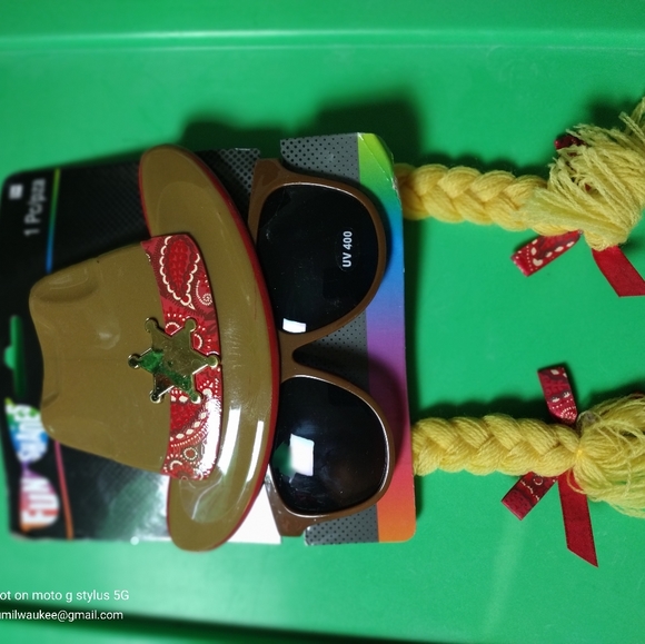 Character Sunglasses - Picture 7 of 16